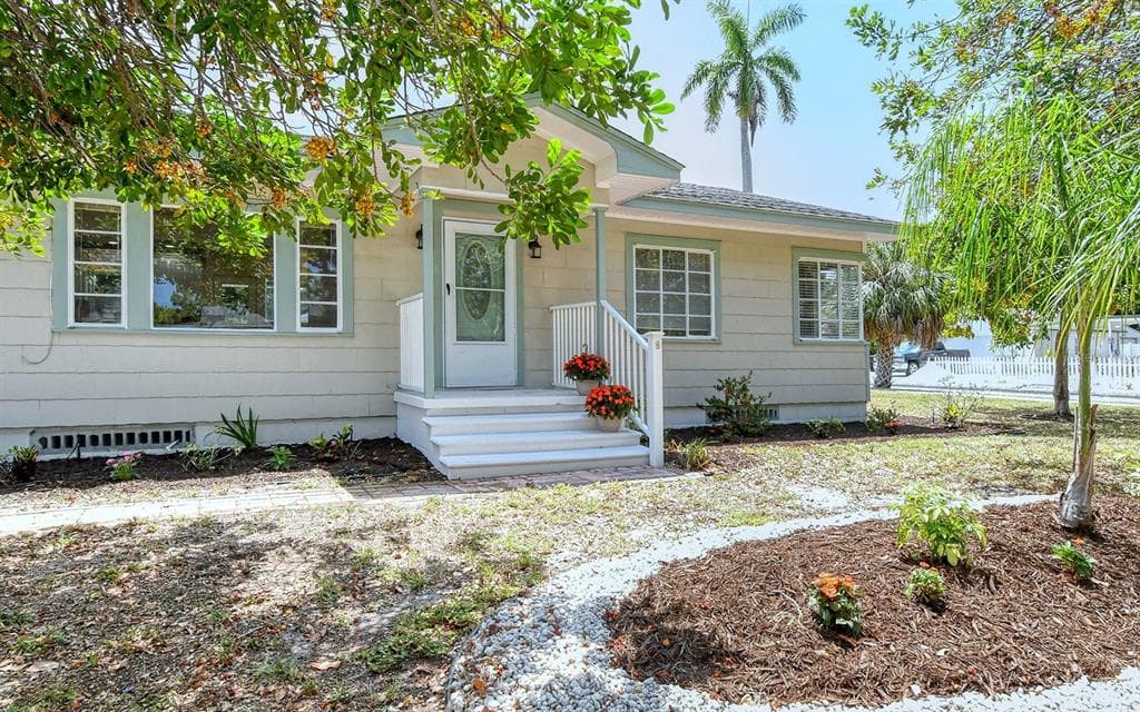 109 53RD STREET W BRADENTON, FL 34209