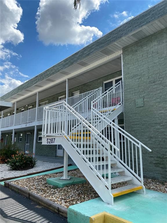5287 81ST STREET N UNIT 24 ST PETERSBURG, FL 33709