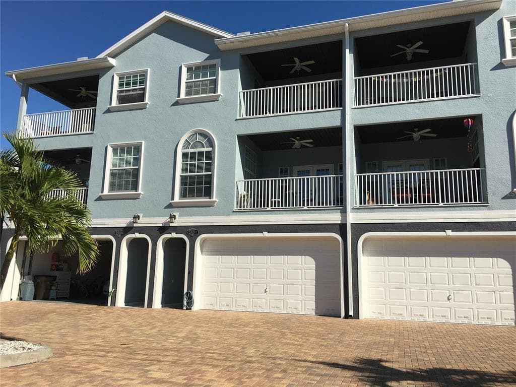 2709 GULF BOULEVARD UNIT B INDIAN ROCKS BEACH, FL 33785