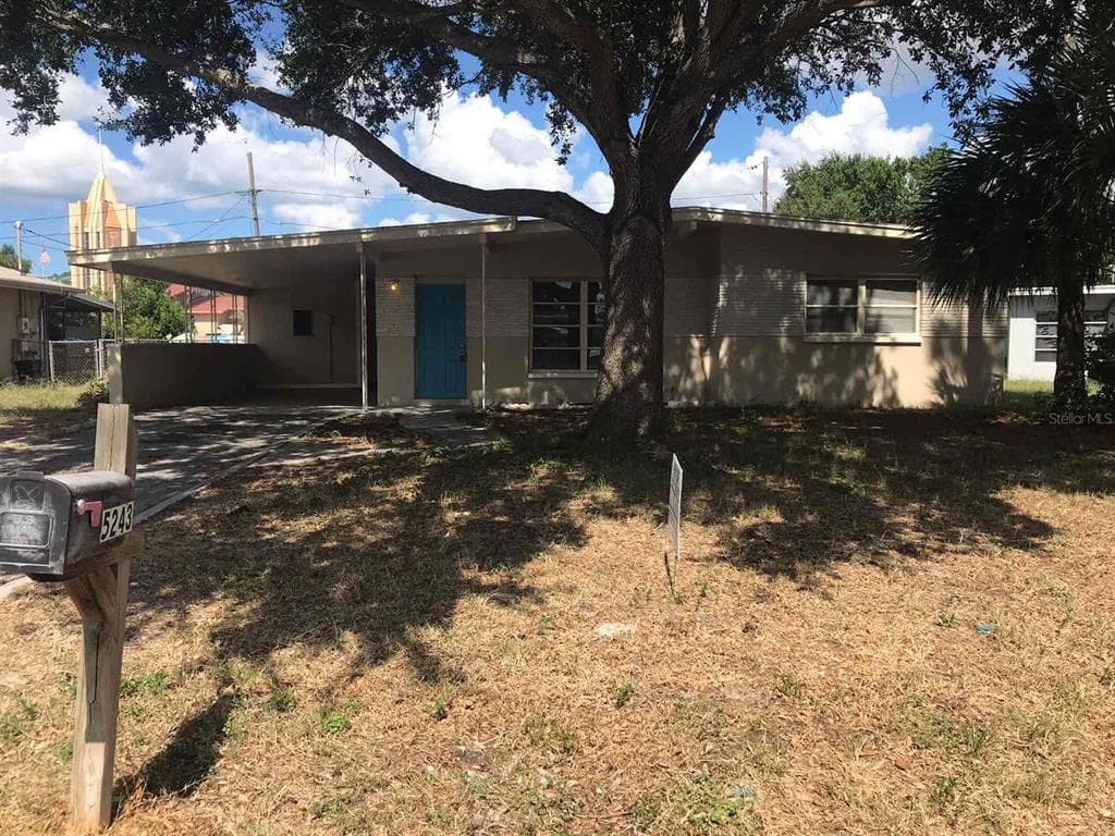 5243 HEMLOCK DRIVE NEW PORT RICHEY, FL 34652