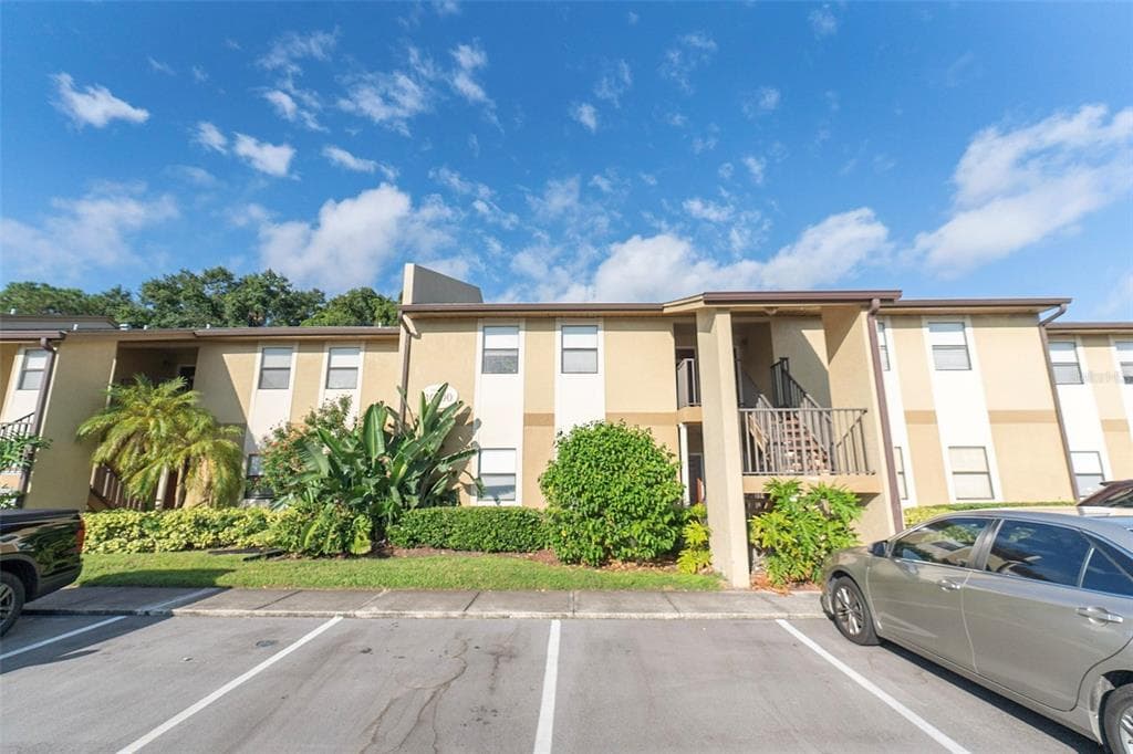 10100 SAILWINDS BOULEVARD N UNIT 105 LARGO, FL 33773