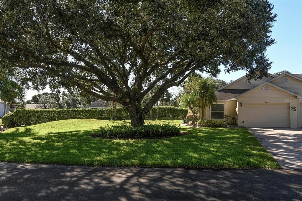 2406 NANTUCKET GREEN COURT UNIT 7 SUN CITY CENTER, FL 33573