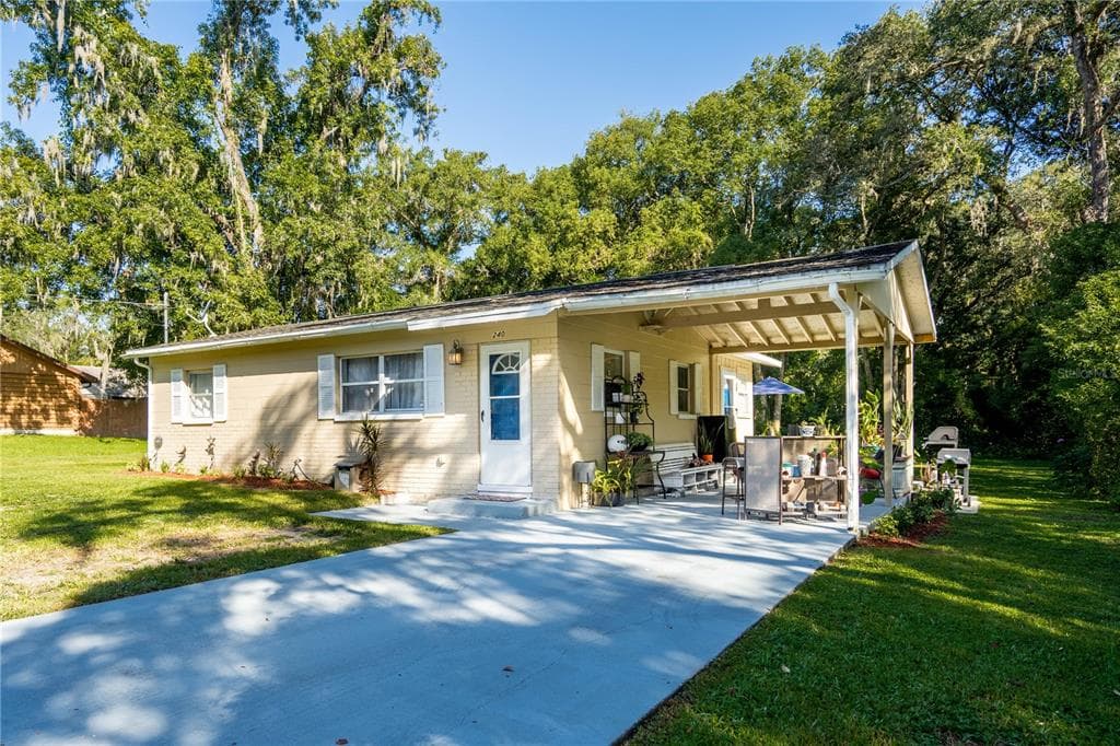 240 HICKORY STREET BROOKSVILLE, FL 34601