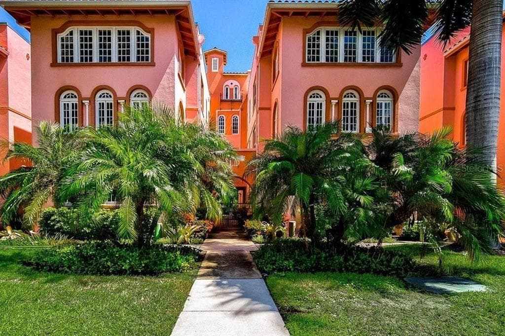 1221 N PALM AVENUE UNIT 103 SARASOTA, FL 34236