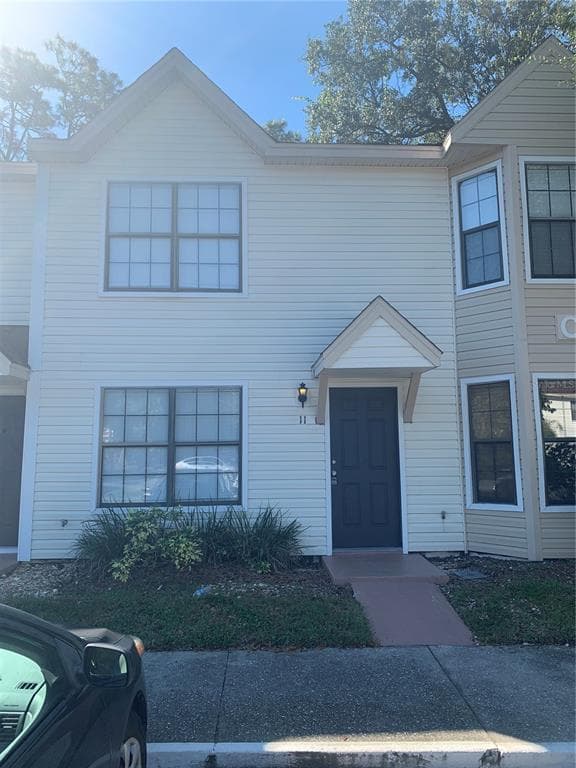 2302 MAKI ROAD UNIT 11 PLANT CITY, FL 33563