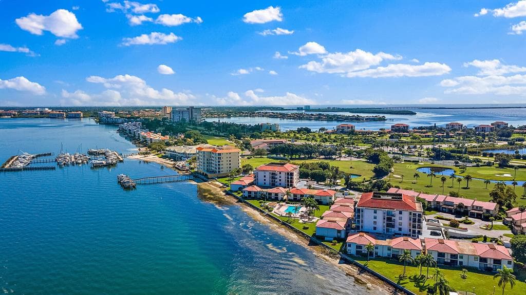 6145 SUN BOULEVARD UNIT 305 ST PETERSBURG, FL 33715
