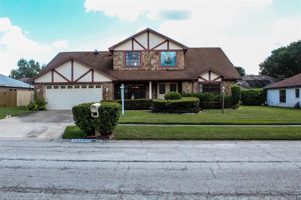 4304 ELTON PLACE VALRICO, FL 33596