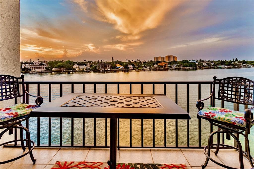 750 ISLAND WAY UNIT 504 CLEARWATER, FL 33767