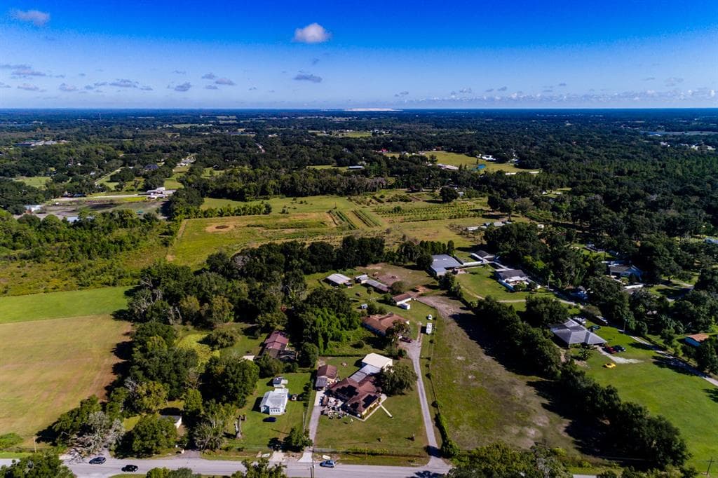 4306 THONOTOSASSA ROAD PLANT CITY, FL 33565