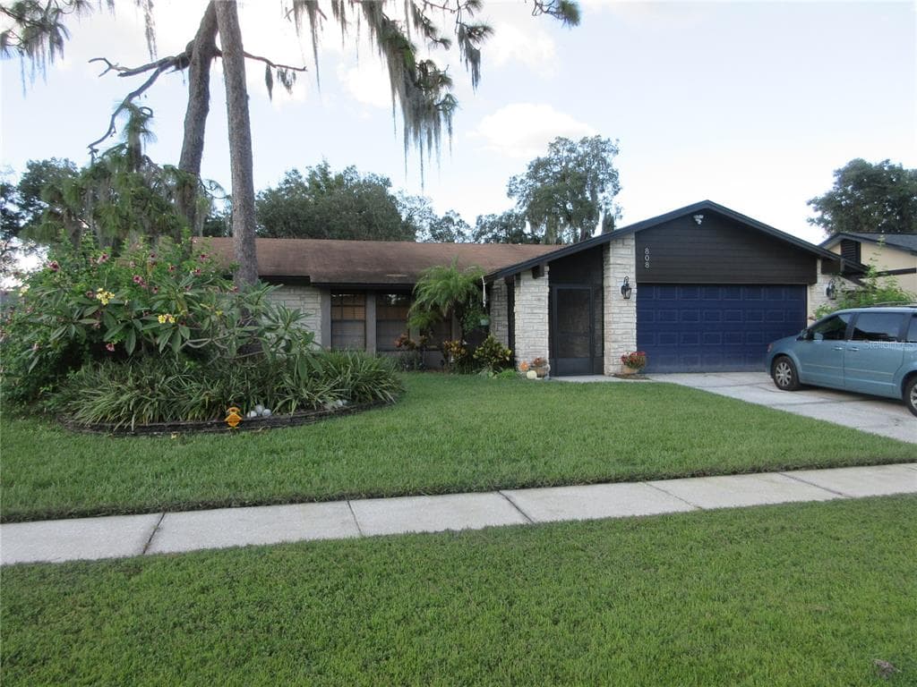 808 CENTERWOOD COURT BRANDON, FL 33511