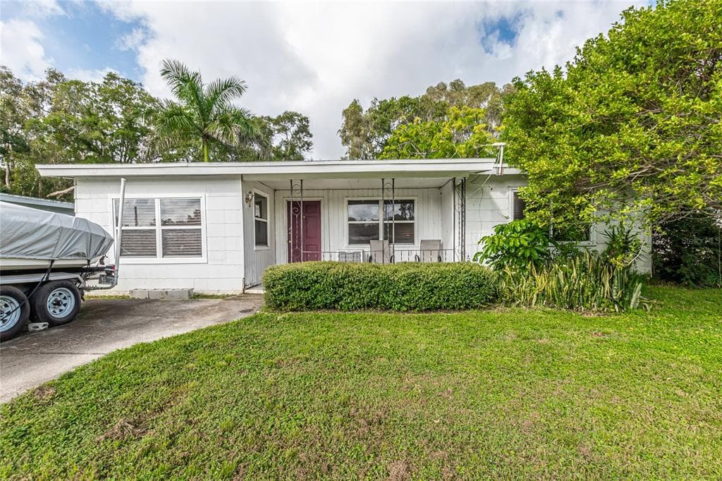 206 EMERALD LANE LARGO, FL 33771