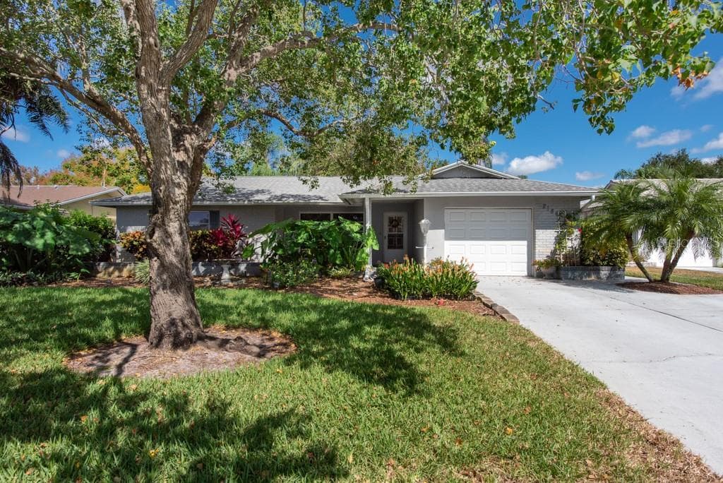2186 BRAMBLEWOOD DRIVE N CLEARWATER, FL 33763