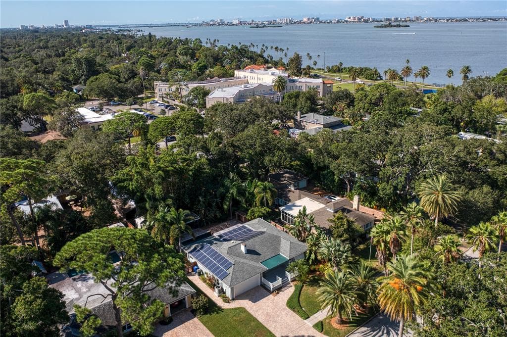 261 ABERDEEN STREET DUNEDIN, FL 34698