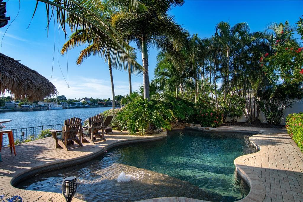 2501 W BAY ISLE DRIVE SE