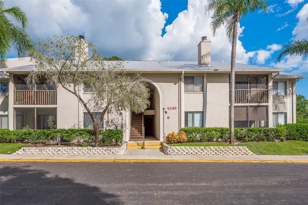 2085 HUNTERS GLEN DRIVE UNIT 228 DUNEDIN, FL 34698