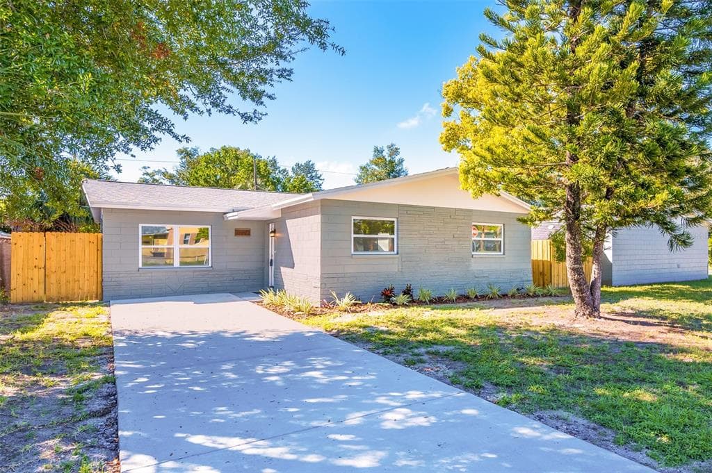 3726 QUEENSBORO AVENUE S ST PETERSBURG, FL 33711