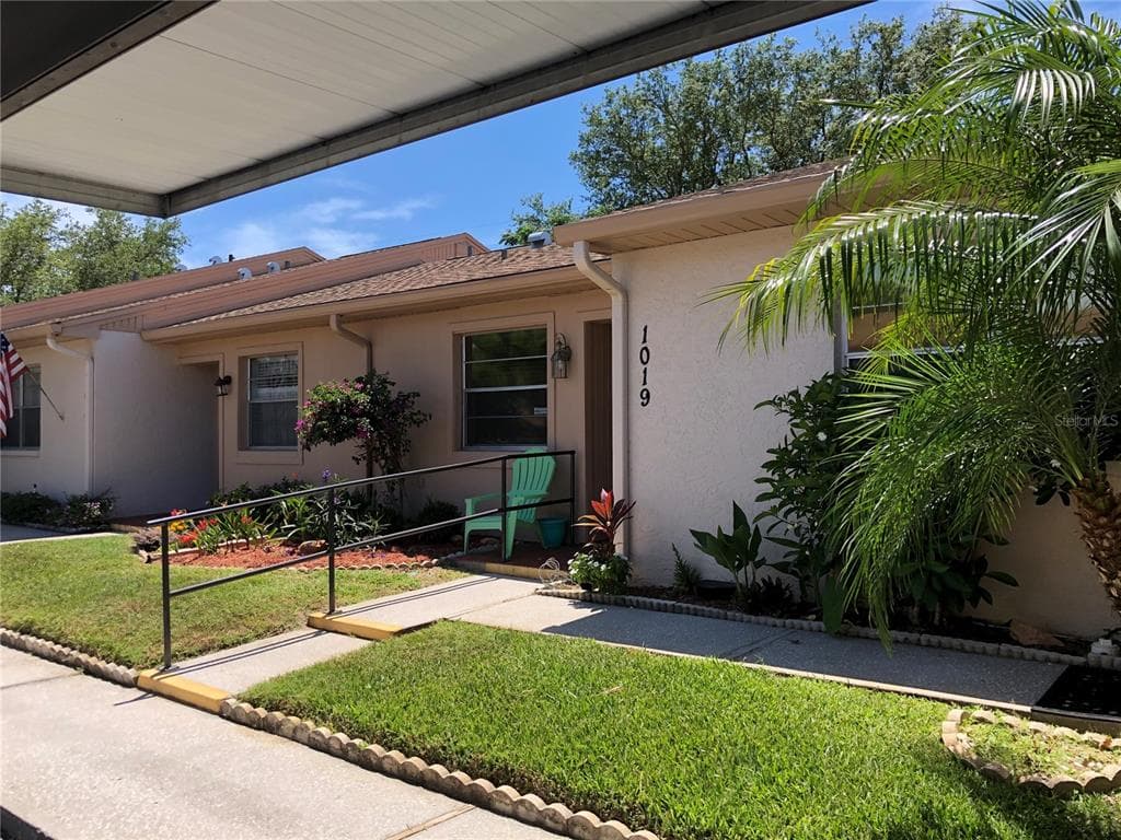 1019 BOWSPRIT LANE UNIT 1605 HOLIDAY, FL 34691