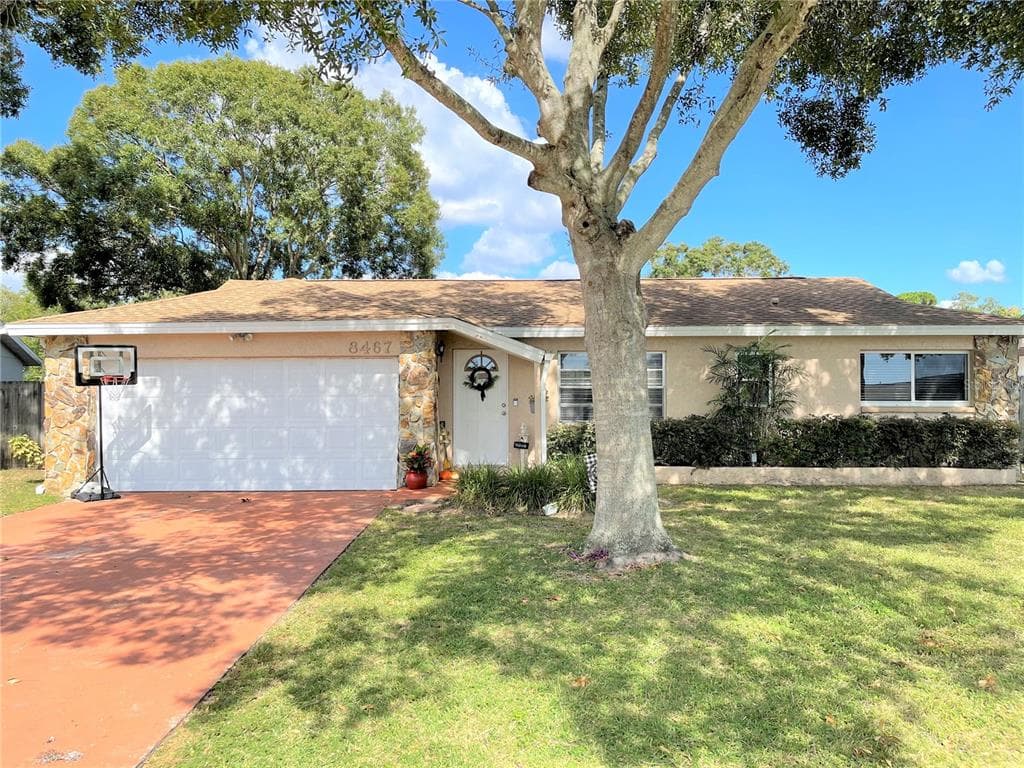 8467 DENISE DRIVE SEMINOLE, FL 33777