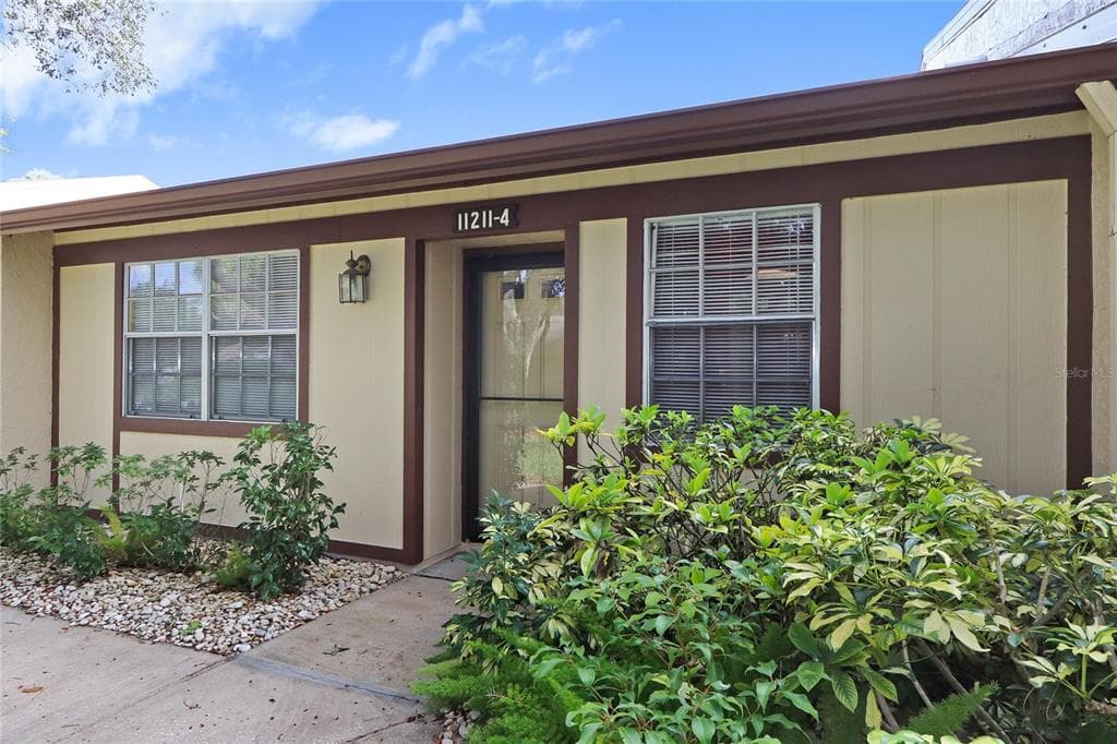 11211 DOLLAR LAKE DRIVE UNIT 4 PORT RICHEY, FL 34668