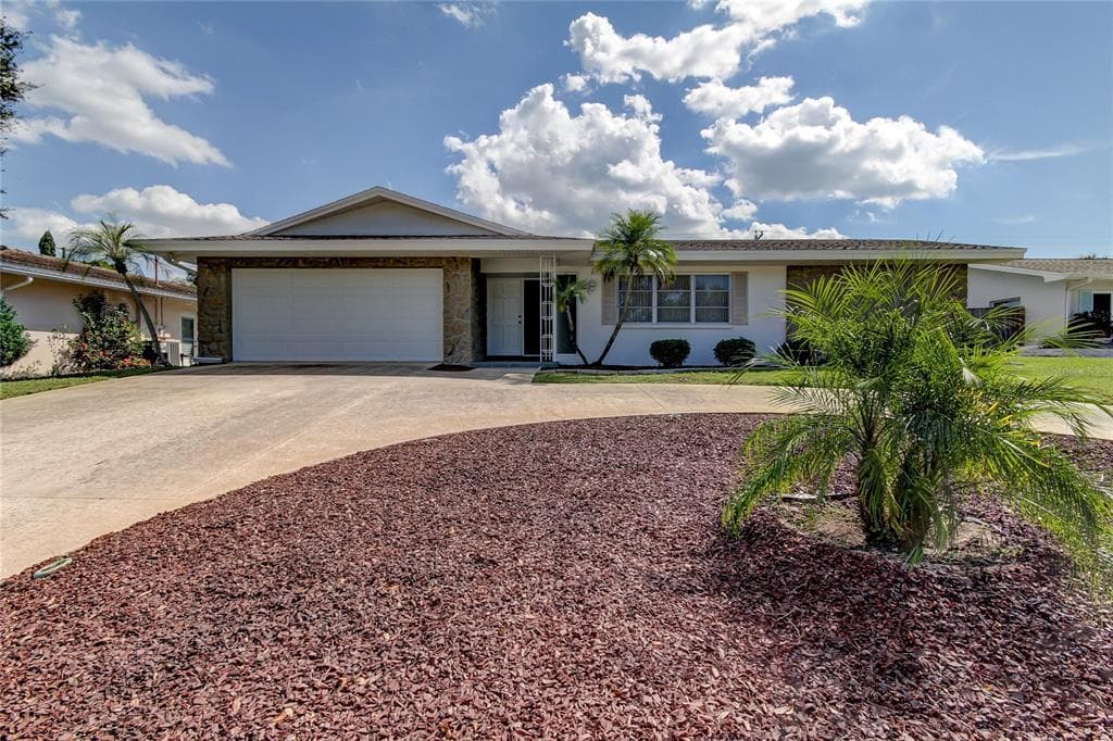 3600 HIGH BLUFF DRIVE LARGO, FL 33770