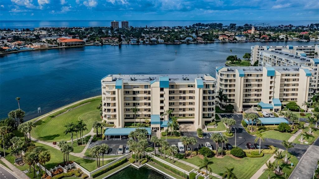 7862 SAILBOAT KEY BOULEVARD S UNIT 202 SOUTH PASADENA, FL 33707