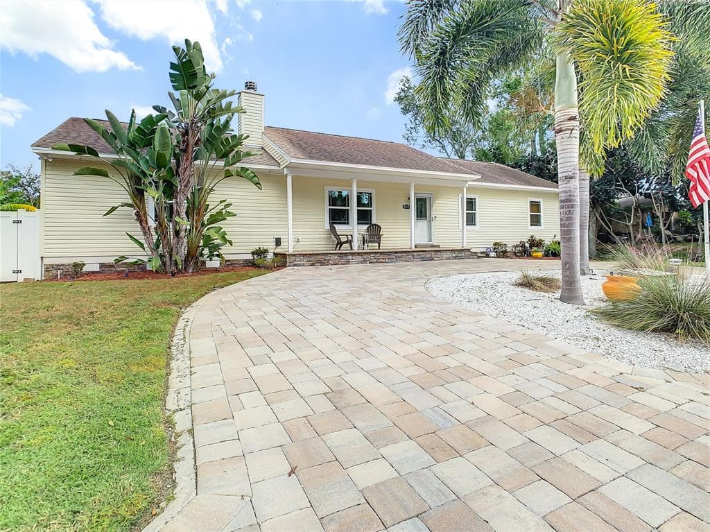 1473 LACONIA DRIVE W