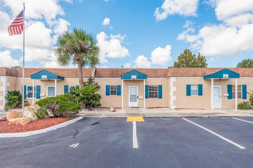 6327 PROVIDENCE CIRCLE UNIT 4 NEW PORT RICHEY, FL 34652