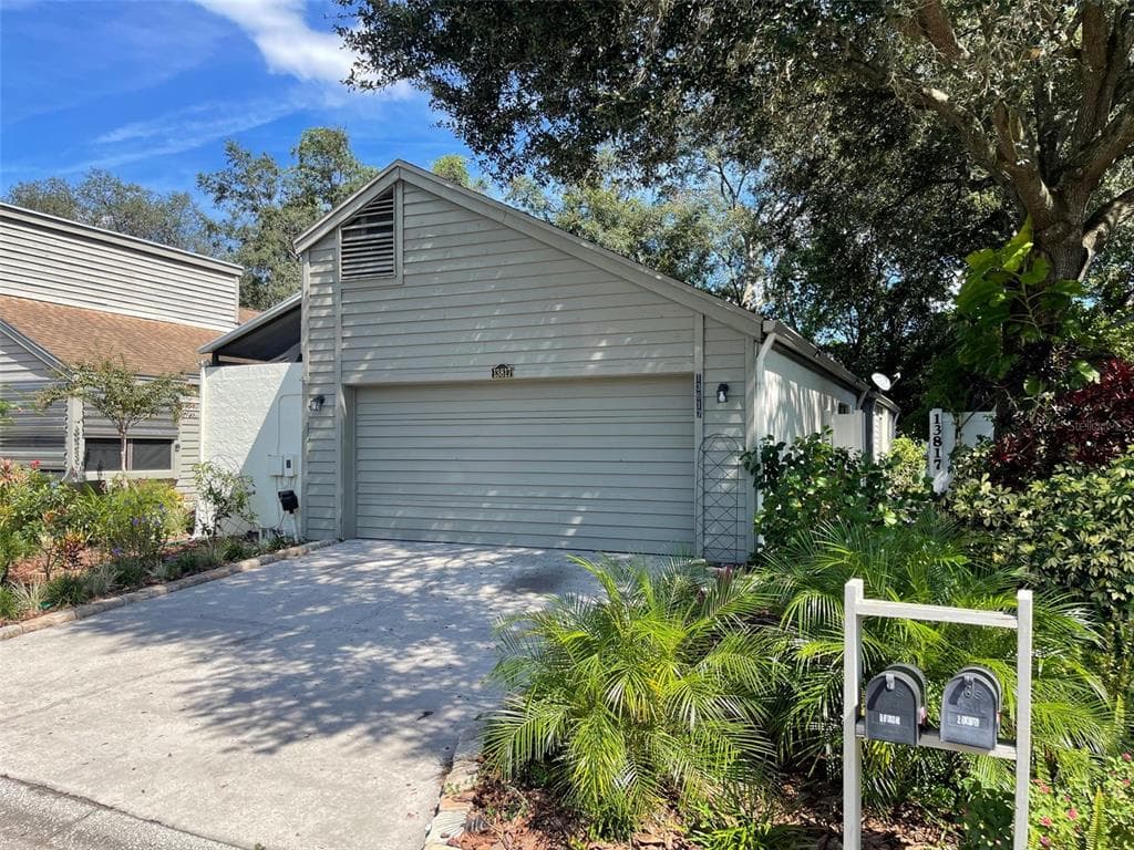 13817 LAZY OAK DRIVE TAMPA, FL 33613