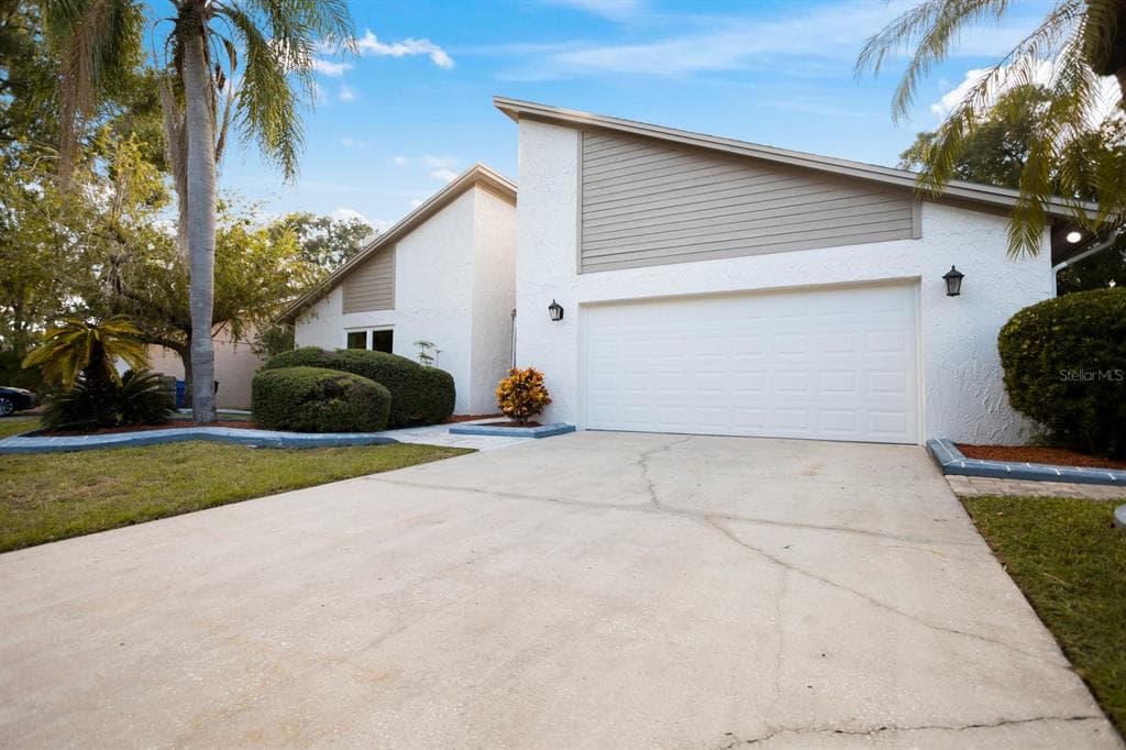 10904 WINTER OAK PLACE TAMPA, FL 33618