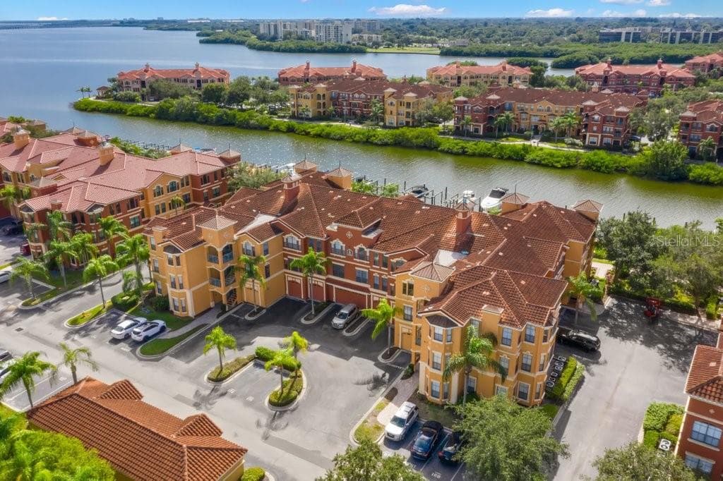 2733 VIA CIPRIANI UNIT 822B CLEARWATER, FL 33764