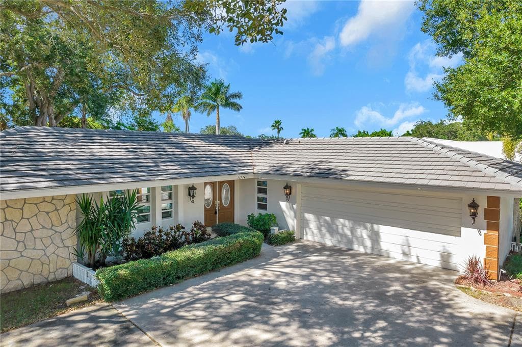 11174 REGAL LANE LARGO, FL 33774