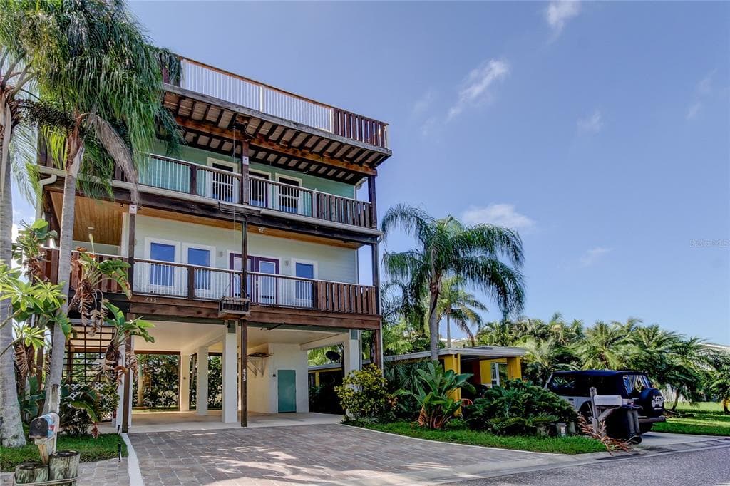 635 182ND AVENUE E REDINGTON SHORES, FL 33708