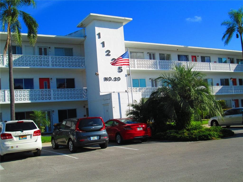 11225 82ND AVENUE UNIT 110 SEMINOLE, FL 33772