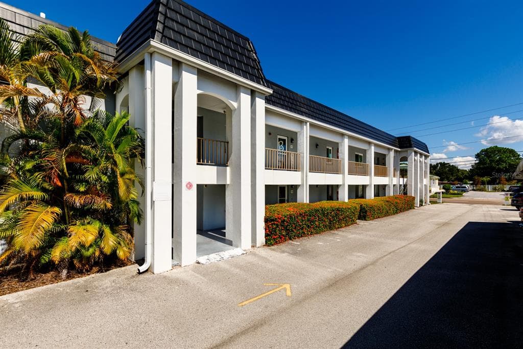 8651 10TH STREET N UNIT 206 ST PETERSBURG, FL 33702