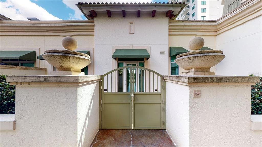 450 KNIGHTS RUN AVENUE UNIT 407 TAMPA, FL 33602