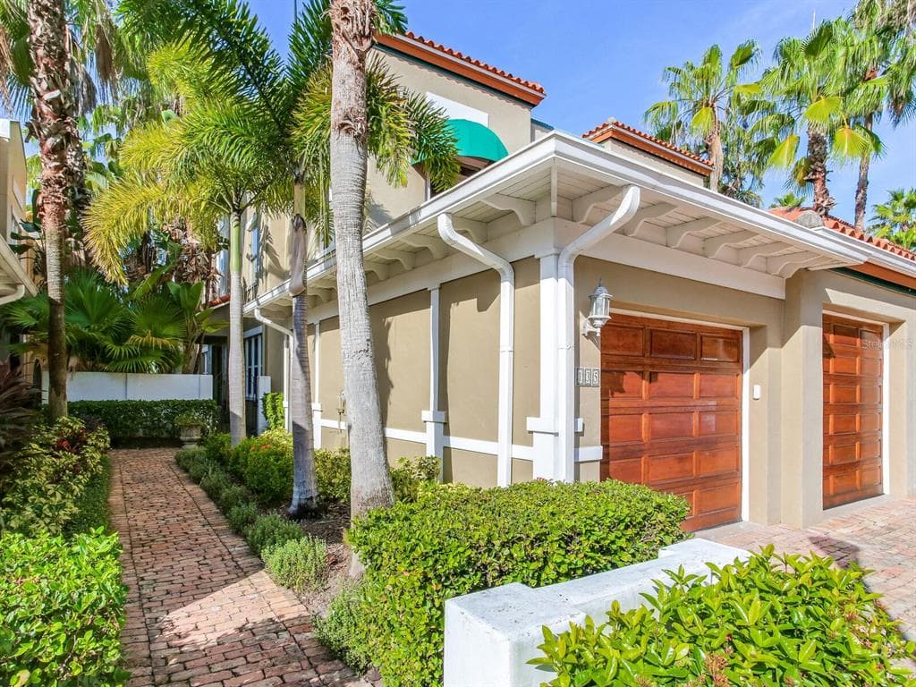 1135 ABBEYS WAY TAMPA, FL 33602