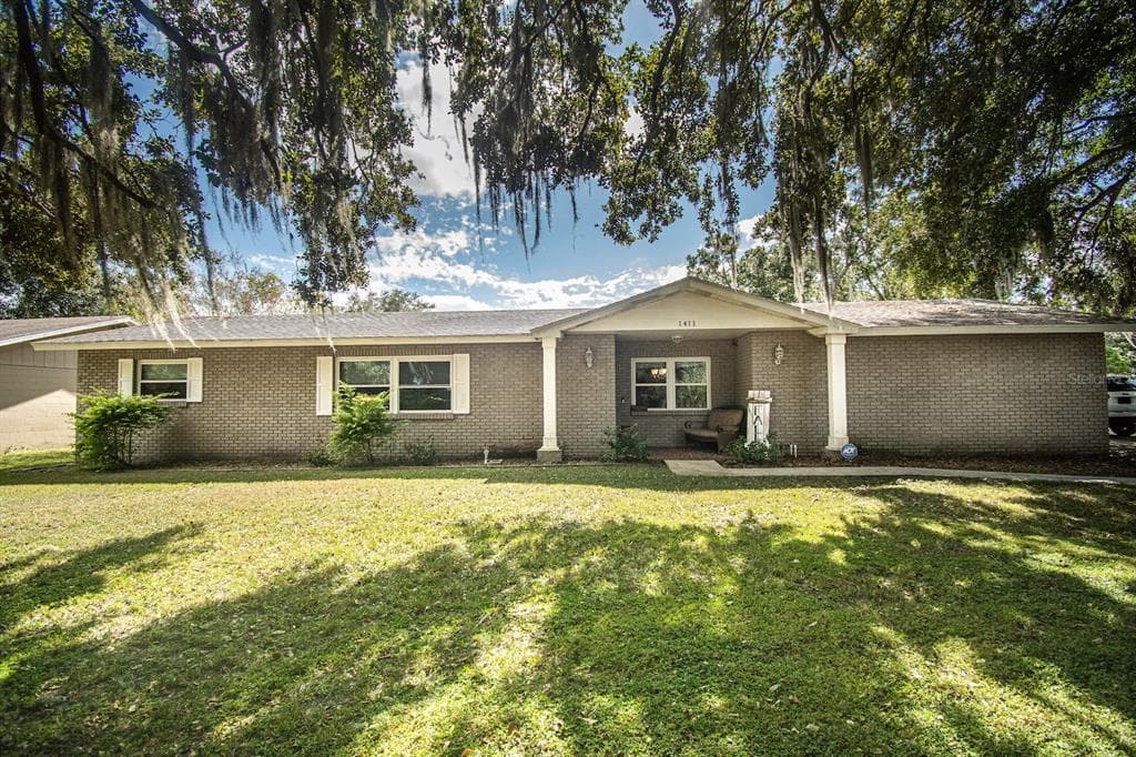 1411 E PRIVATE DRIVE