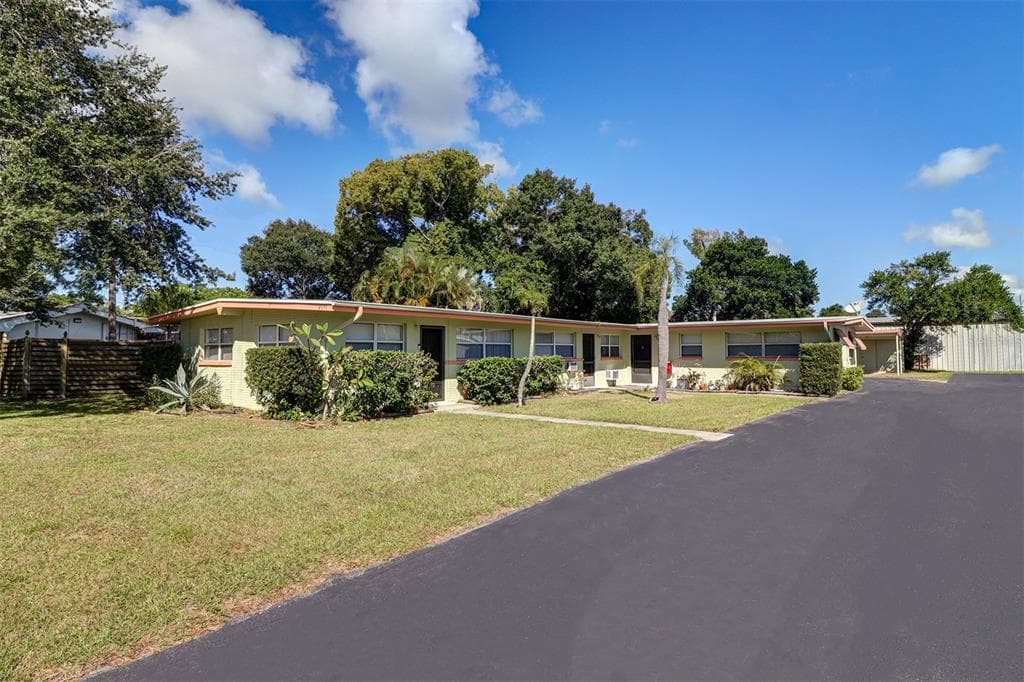 2645 JEWEL ROAD BELLEAIR BLUFFS, FL 33770