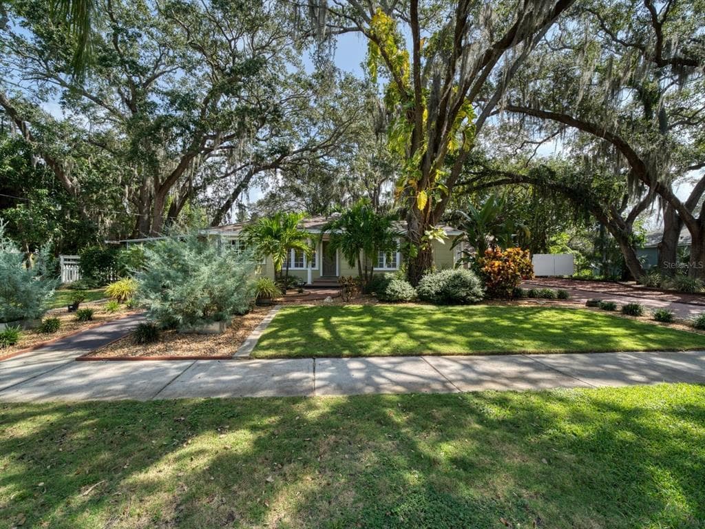 247 BROADWAY DUNEDIN, FL 34698