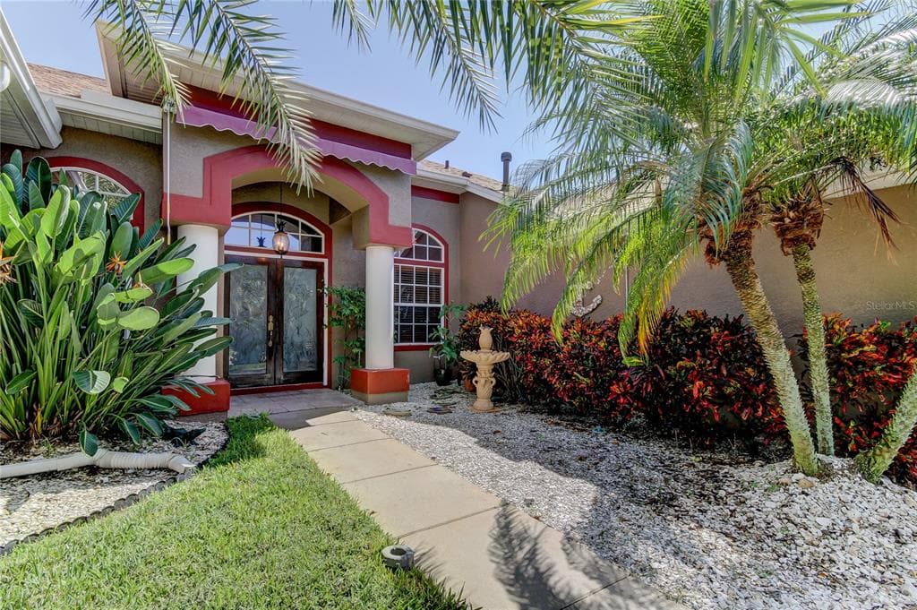 1705 HERITAGE OAKS COURT TARPON SPRINGS, FL 34689