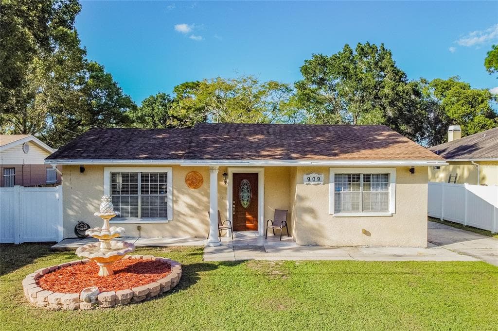 909 W PATTERSON STREET TAMPA, FL 33604