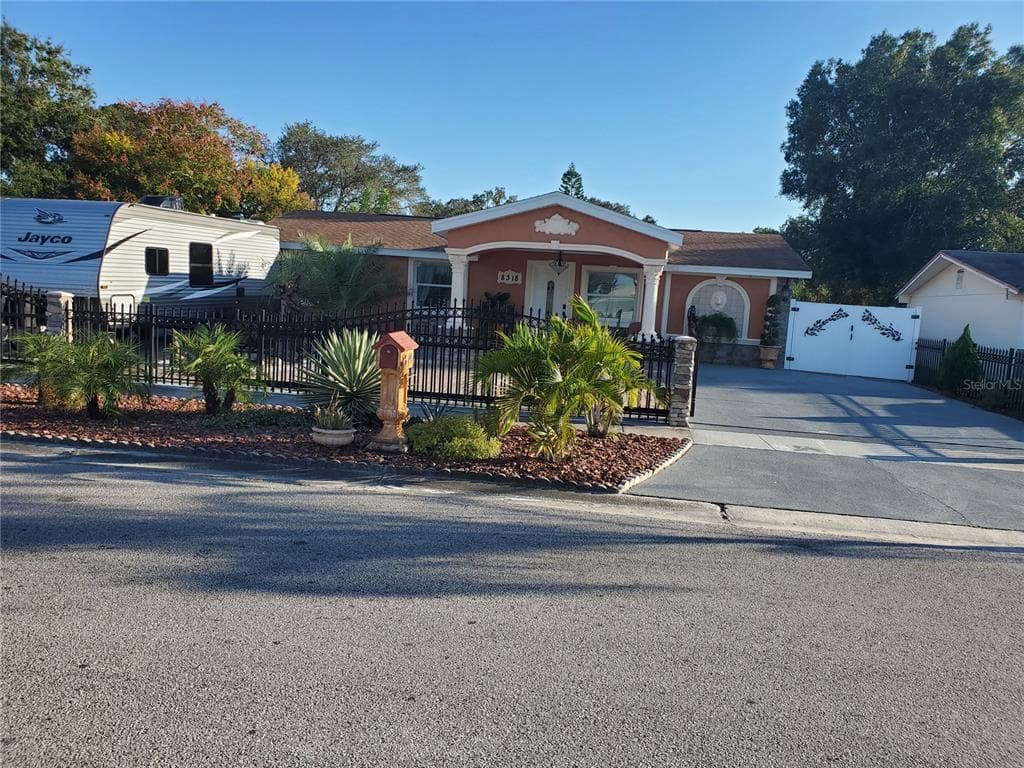8318 DRYCREEK DRIVE