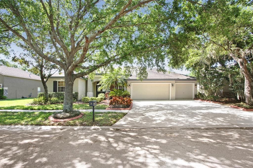 5902 JAEGERGLEN DRIVE LITHIA, FL 33547