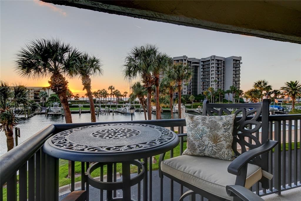 1651 SAND KEY ESTATES COURT UNIT 16 CLEARWATER, FL 33767