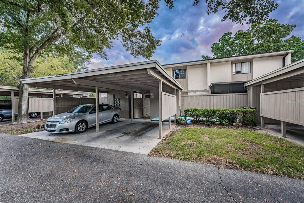 8005 JASMINE DRIVE TEMPLE TERRACE, FL 33637