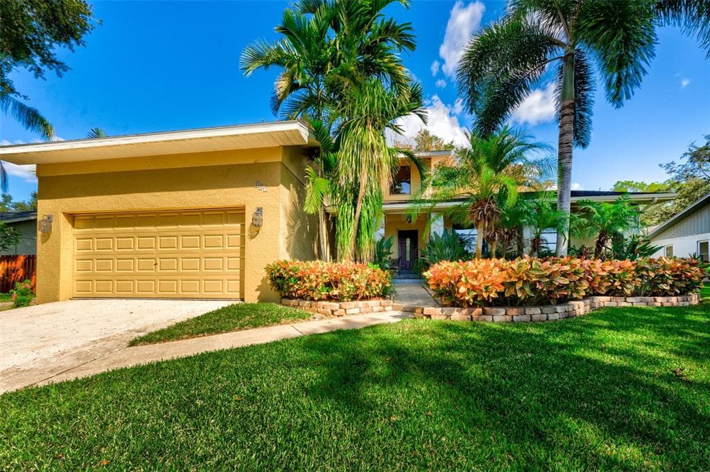 852 VILLAGE WAY PALM HARBOR, FL 34683