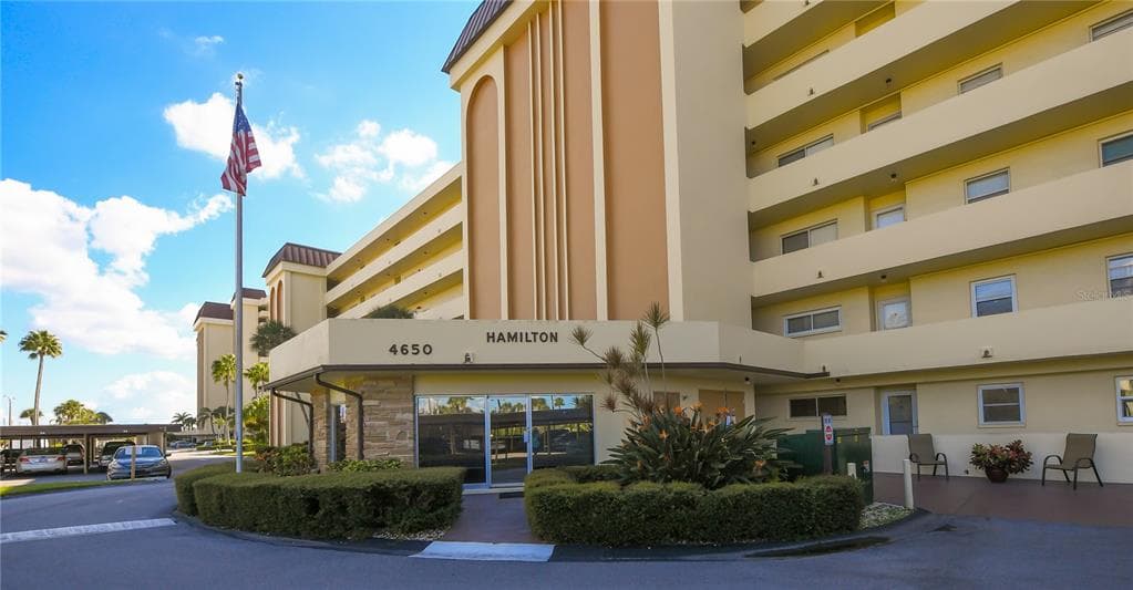 4650 COVE CIRCLE UNIT 204 ST PETERSBURG, FL 33708