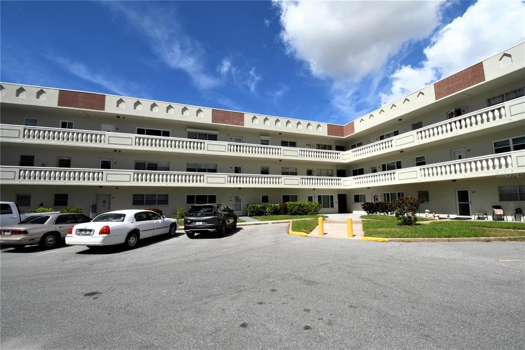 2284 SPANISH DRIVE UNIT 8 CLEARWATER, FL 33763