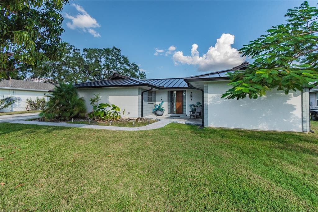 3915 FONTAINEBLEAU DRIVE TAMPA, FL 33634