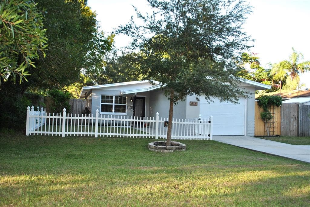 713 44TH AVENUE N ST PETERSBURG, FL 33703